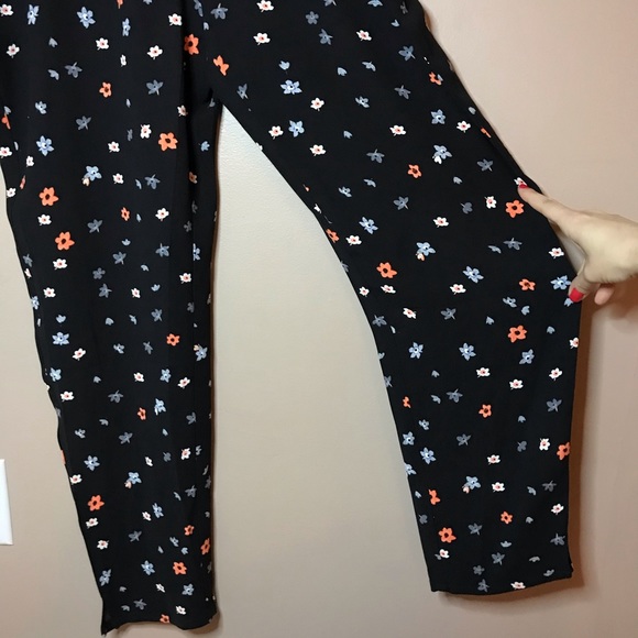 •NWOT• Ann Taylor LOFT Bouquet Toss Jumpsuit M - Picture 5 of 8